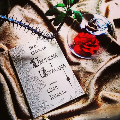Recenzija: “Ubodena i uspavana”, Neil Gaiman