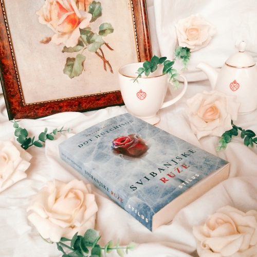 Recenzija: “Svibanjske ruže”, Dot Hutchison